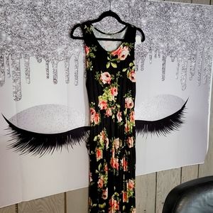 Black Floral Maxi Dress w/Pockets